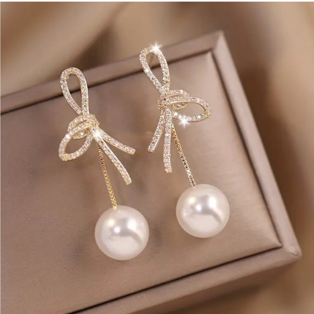 Eternal Elegance - Pearl Earrings